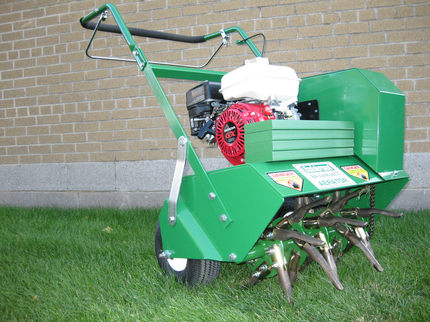 Weight bar for aerators