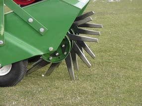 Slitter tine for aerators